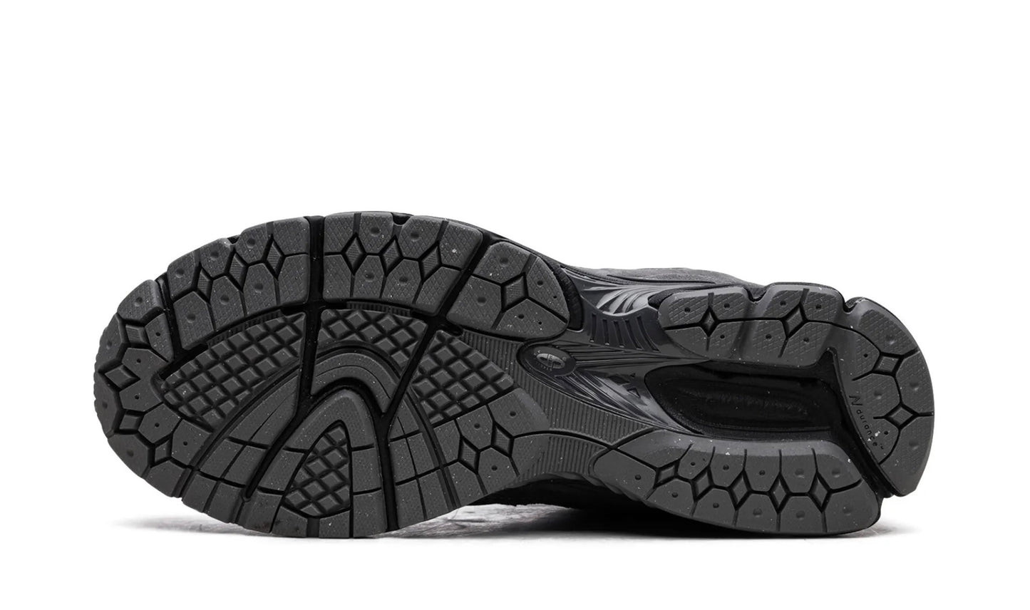 NEW BALANCE 2002R CASTLEROCK BLACK