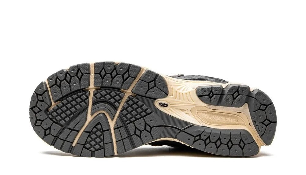 NEW BALANCE 2002R BLACK DARK GREY